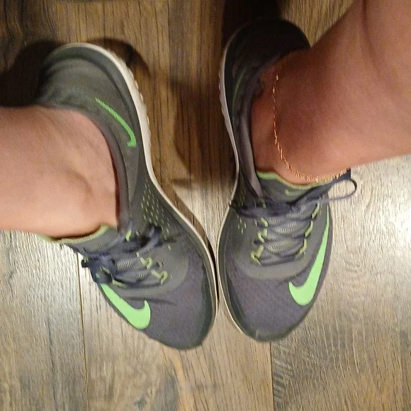 Well Loved Shoe Lot - Picture 4 of 7